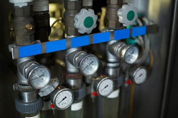 Comment choisir un contacteur bloc manométrique pour ballon vessie, ballon de suppression ?