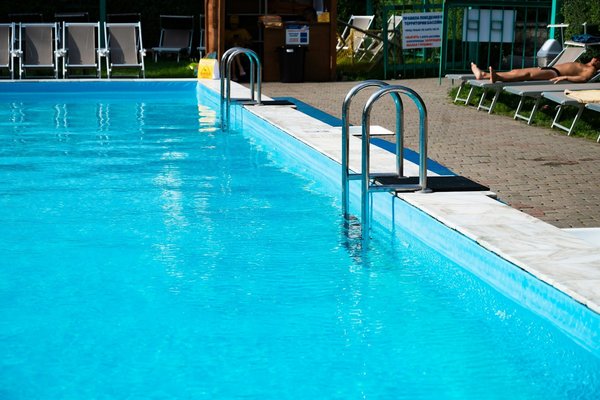 Équipements pour piscine intelligente : simplifiez votre été